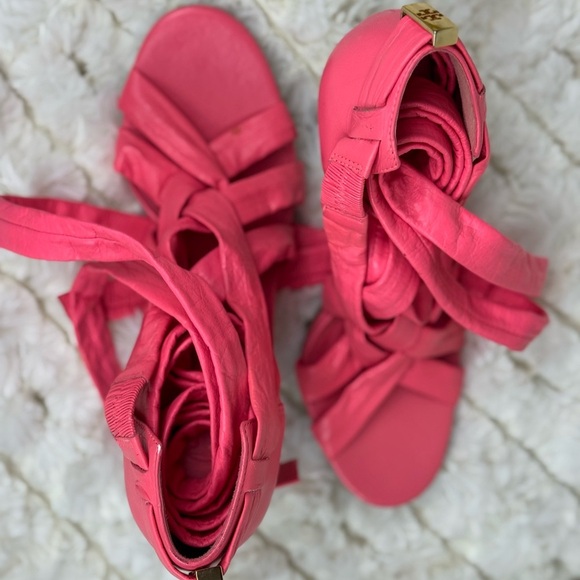 Tory Burch Pink Sandals with Elegant Straps - Picture 9 of 13